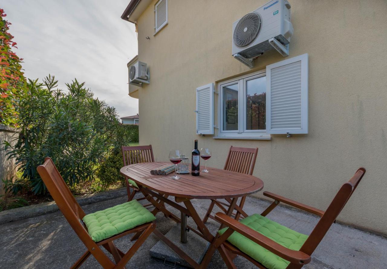 Apartment Lucija, Stinjan Pula Exterior photo